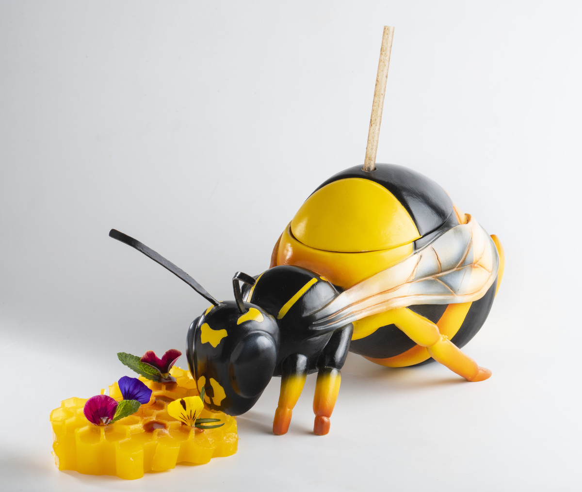 Ref: Abeja Salmón Gurú, Madrid 0569 - Disponibilidad: Rojo