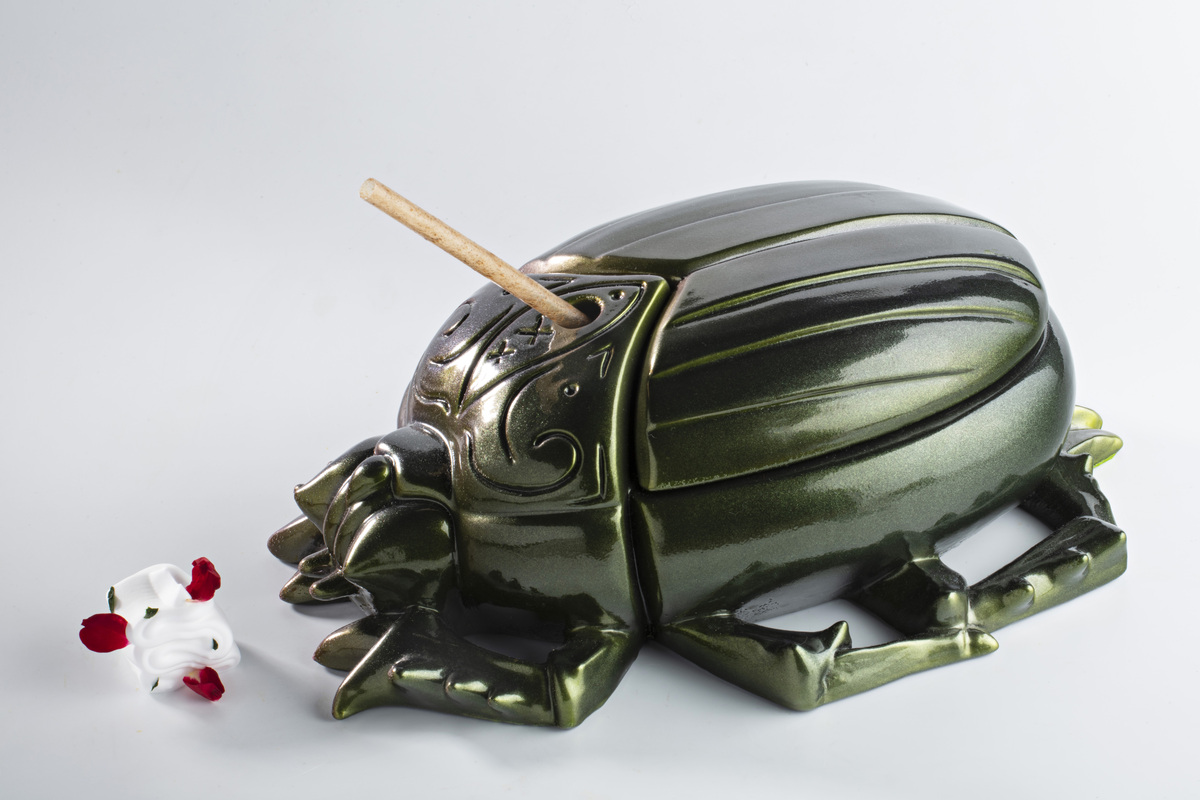 Ref: Escarabajo Horus Salmón Gurú, Madrid 0575 - Disponibilidad: Rojo